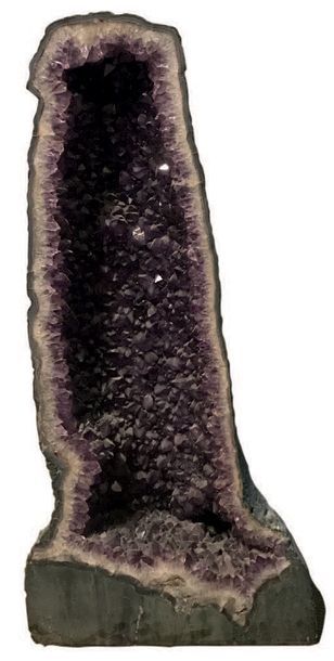 Important amethyst geode.
Height: 78 cm....