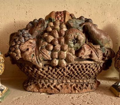 Terracotta fruit basket enhanced with polychromy.
XVIIIth...