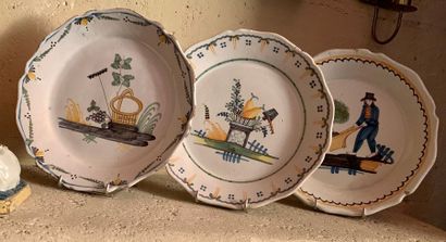 Set of six earthenware plates with polychrome...