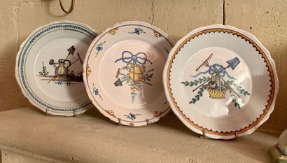 Set of six earthenware plates with polychrome...