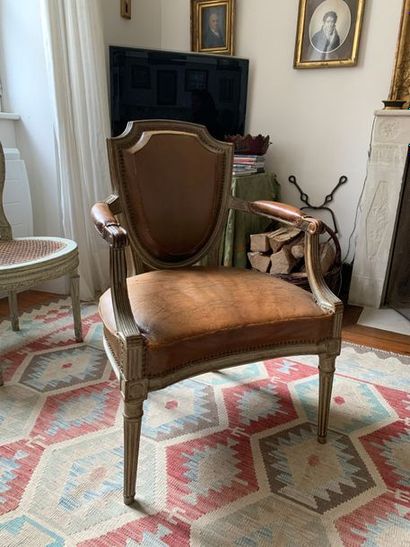 Musician's armchair, in wood with a grey...