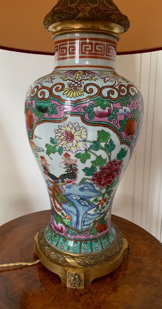 Large porcelain baluster vase decorated in...