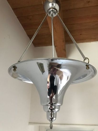 Small chromed metal suspension.
Height: 65...