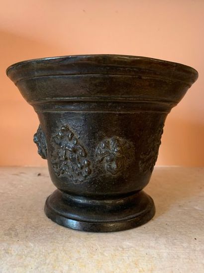Patinated bronze mortar with alternating...