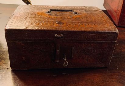 Small box with slightly domed lid, lined...