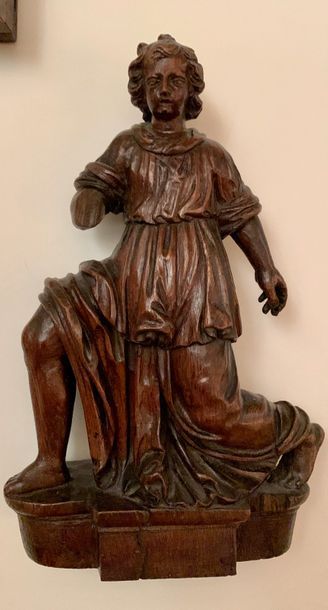 Pair of statues of angel thurifer in carved...