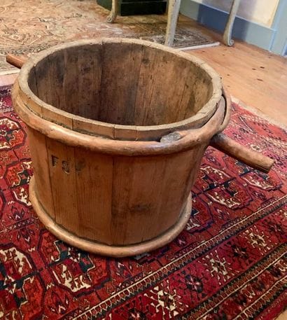 Large wooden measure, with two side mounting...