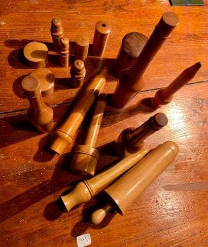 Set of sixteen pieces of turned and screwed...