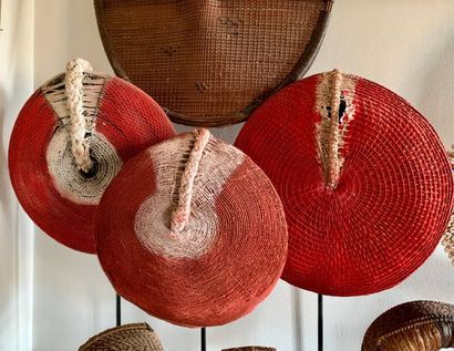 Three red and white braided fiber caps.
Zululand.
Height...