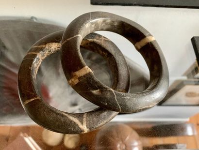 Two marble bracelets.
Diameter: about 10,5...