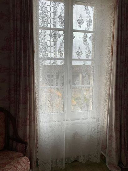 Large net lace blind, decorated with flowers...