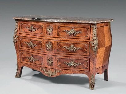 Commode galbée sur toutes faces en bois de...