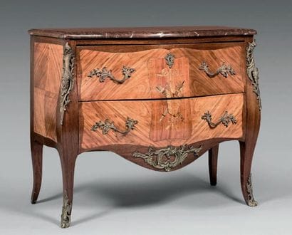 Commode à façade et côtés galbés, en bois...