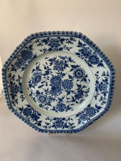 CHINE.
Ensemble en porcelaine à décor en...