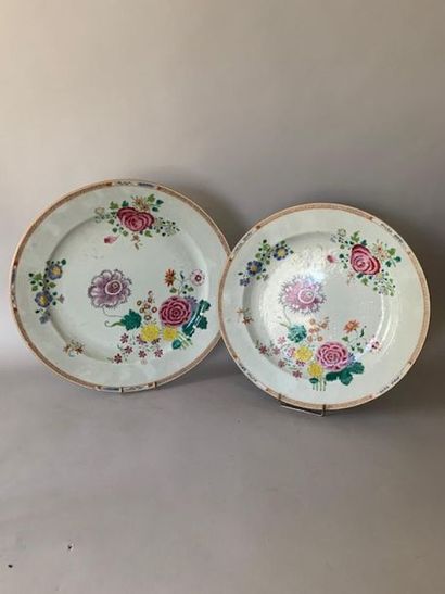COMPAGNIE DES INDES.
Deux plats en porcelaine...