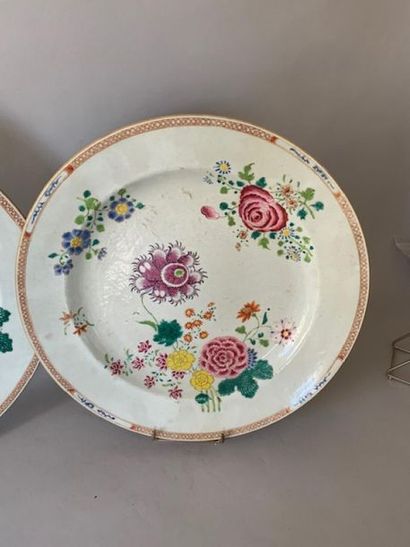 COMPAGNIE DES INDES.
Deux plats en porcelaine...