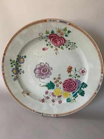COMPAGNIE DES INDES.
Deux plats en porcelaine...