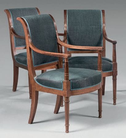 Suite de quatre fauteuils à dossier renversé...