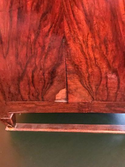 Commode miniature en ronce de bois fruitier...