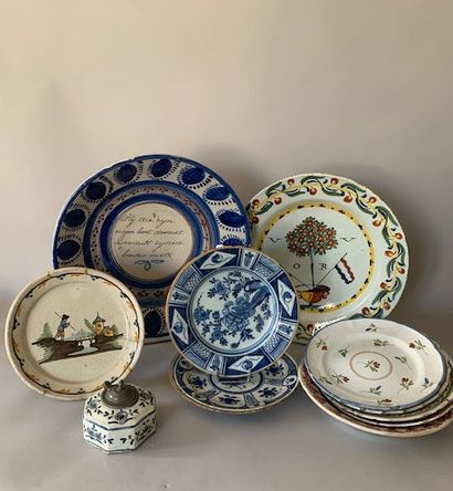 Ensemble de faïences: grand plat dans le...