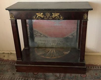 Console en acajou et placage d'acajou. La...