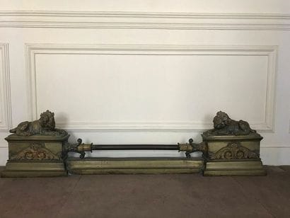 Devant de foyer en bronze, les feux à décor...