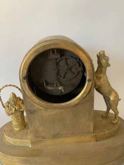 Pendule en bronze doré, le mouvement dans...