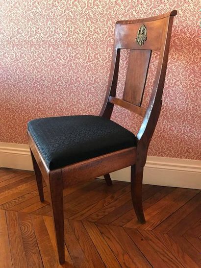 Paire de chaises en bois fruitier, le dossier...