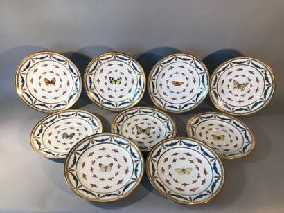 SEVRES, XIXème siècle:

Suite de neuf assiettes...