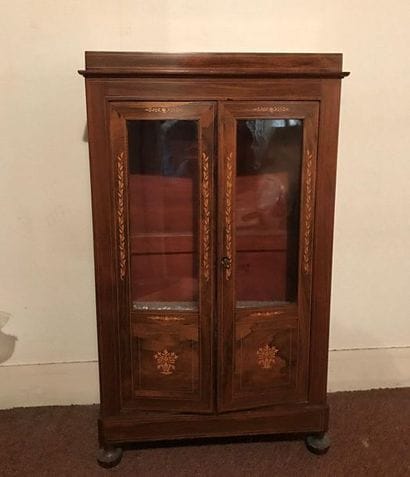Petite vitrine en palissandre marqueté de...