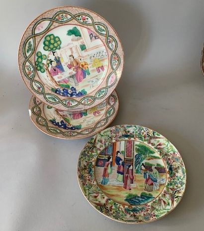 CHINE, Canton. 
Porcelain set: a pair of...