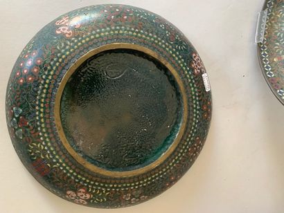 CHINE.
Pair of cloisonné cups with dragon...