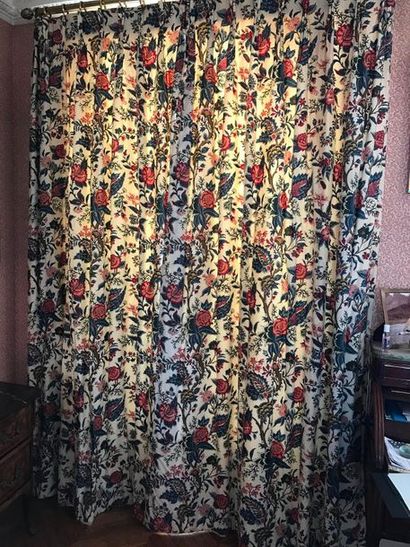 Three pairs of double curtains, Tamerlan...