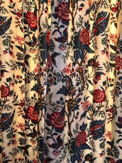 Three pairs of double curtains, Tamerlan...