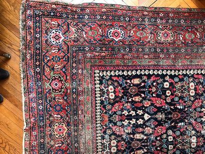 Carpet with stylised floral decoration on...