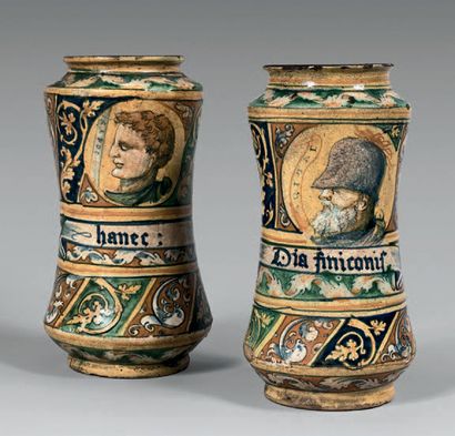 CASTEL DURANTEm XVIème siècle.

Pair of earthenware...