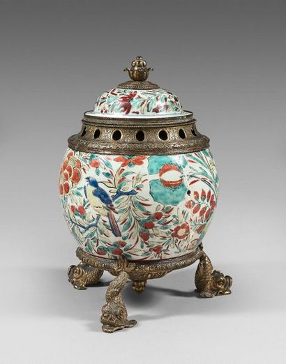 Japon, vers 1680.

Covered pot with khakiemon...