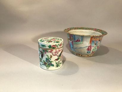 CHINE, XIXème siècle:
-boîte ronde couverte...