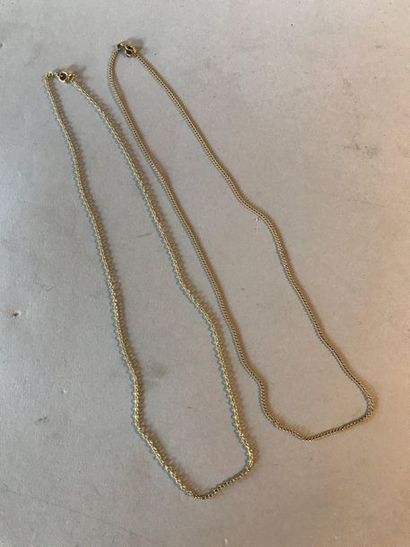 Deux fines chaines en or jaune 18 K (750).
Poids:...