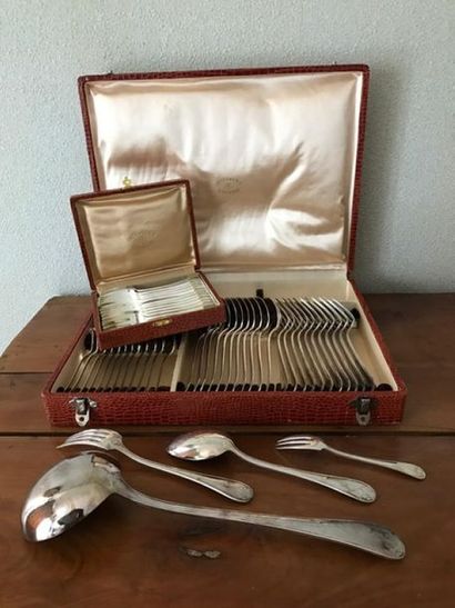 Ménagère de couverts en métal argenté, le...