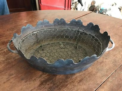 Ensemble de couverts en métal argenté dépareillés,...