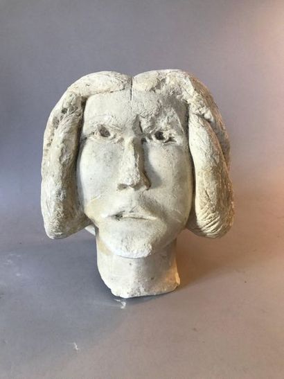 Tête de femme en pierre calcaire sculptée.
Haut.:...