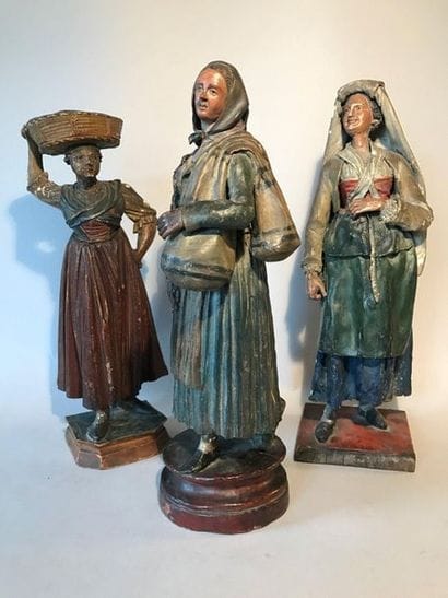 Trois statuettes de santons napolitains représentant:...