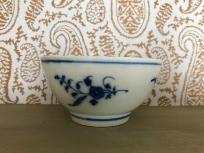 CHANTILLY porcelain bowl with twig decoration...