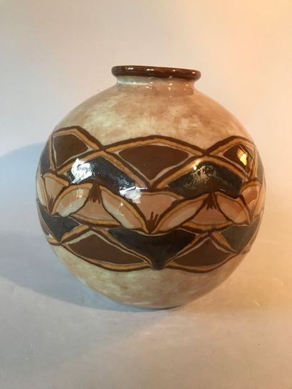 Camille THARAUD (1878-1956):
Porcelain ball...