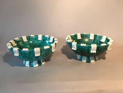 SAINTE-RADEGONDE.
Pair of heel cups in green...