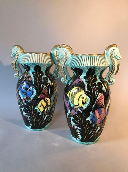 VALLAURIS.
Paire de vases en céramique à...