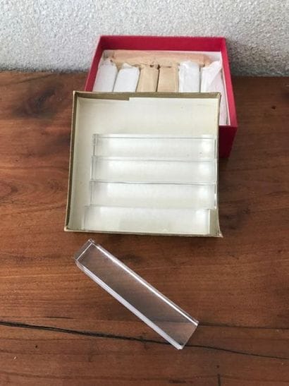 Douze porte-couteaux en cristal de BACCA...