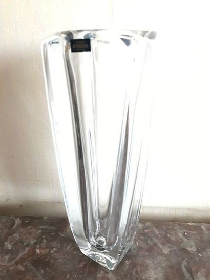 Grand vase en cristal de Bohême, moderne.
Haut.:...
