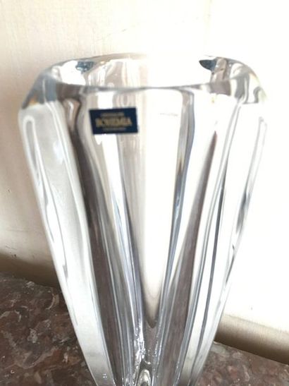 Grand vase en cristal de Bohême, moderne.
Haut.:...